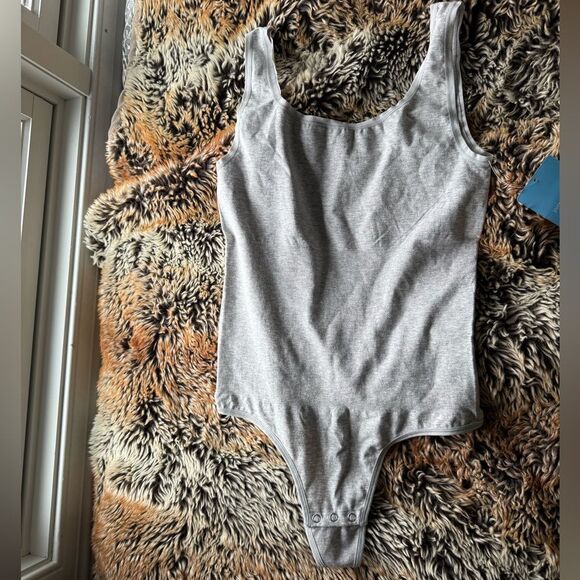 Yummie Scoop Neck Bodysuit - Picture 1 of 8